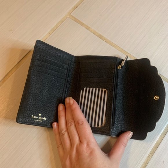 Kate Spade Black Pebble Leather Scallop Trim Wallet Leewood Place Tavy - Picture 3 of 12